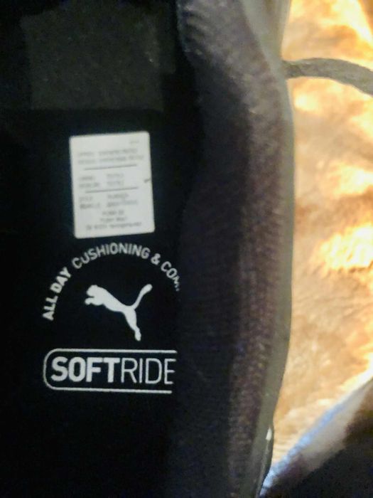 Se vinde adidasi barbat noi .