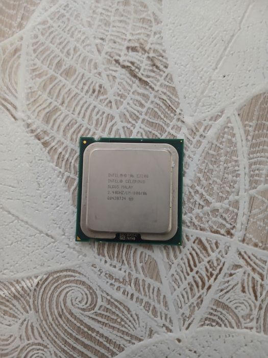 Intel celeron E3200 возможен торг.