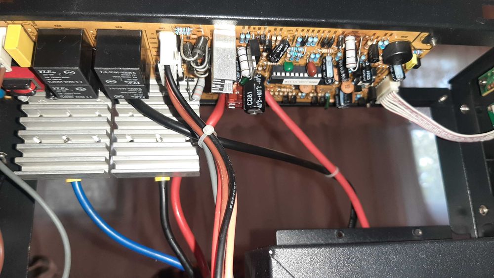 Бесперебойник SVC V-1500 LCD usb