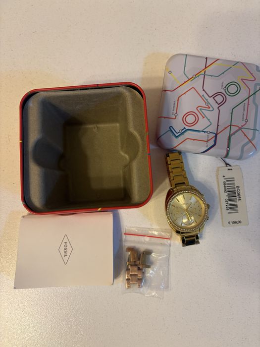 Часовник Fossil дамски