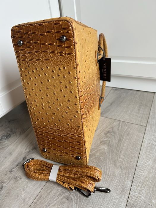 Vand Geanta eleganta noua de dama din imitatie piele de sarpe