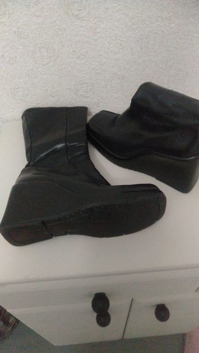 Продам женские сапоги