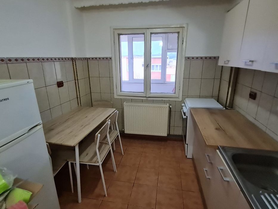 Închiriez apartament cu două camere