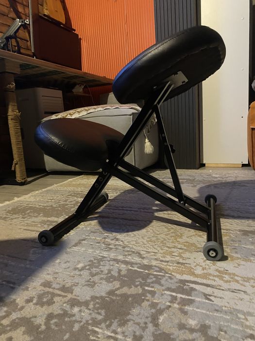 Продам ортопедический коленный стул