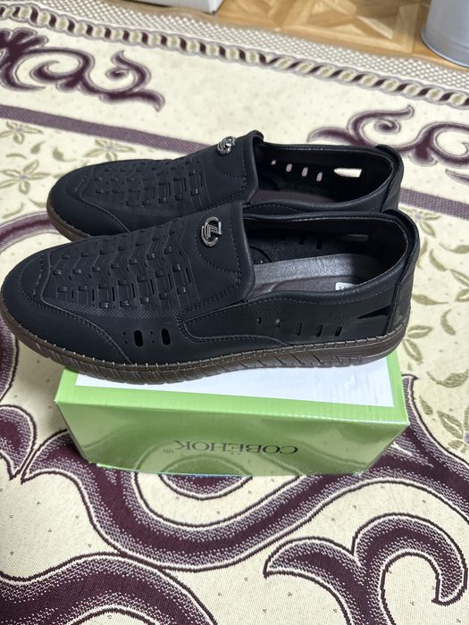 Продам одежду туфли