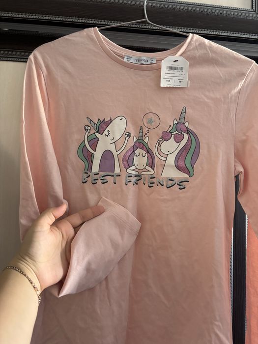 Fudbolka 2xil razmer va 2 xil rangda