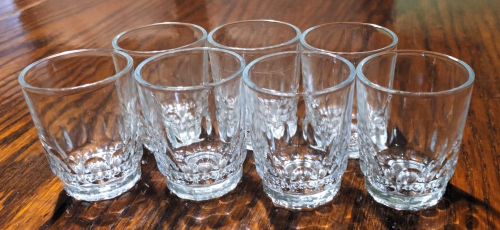 Ордьоври, чаши и прибори