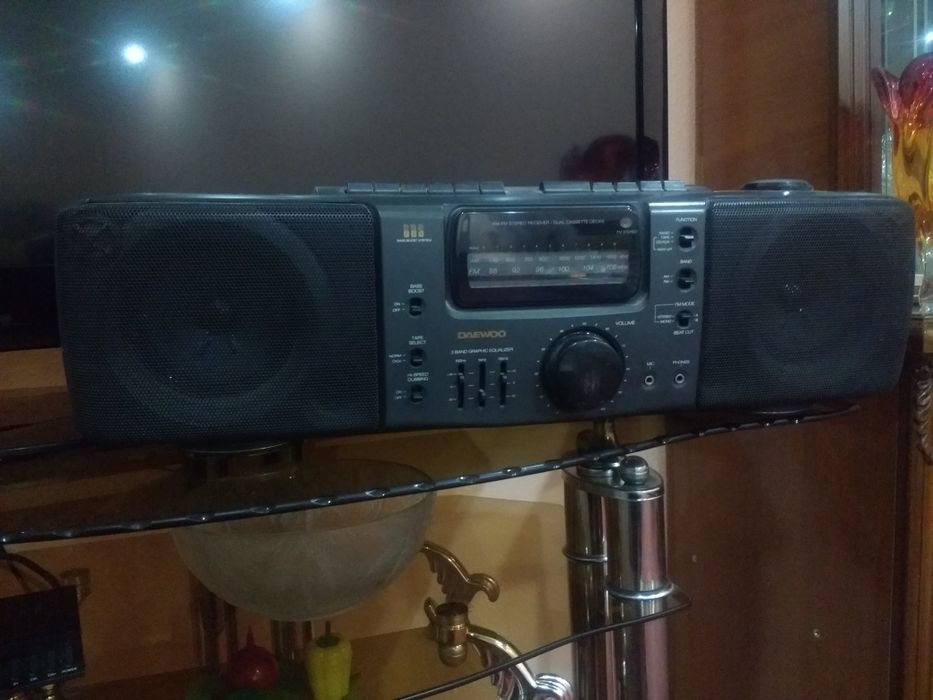 Телевизор DAEWOO.  и двухкассетный магнитафон