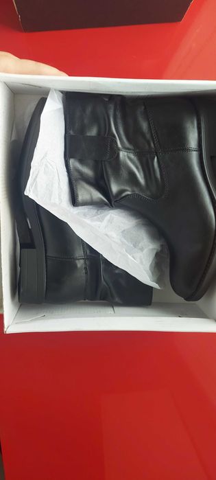 Женски черни боти