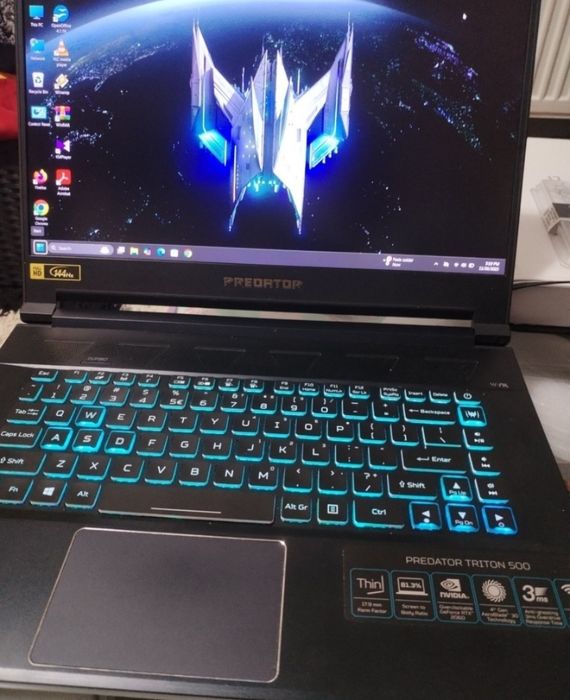 Laptop acer predator triton 500 cu geanta transport acer predator