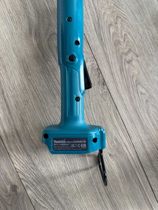 Makita UN460WDZ masina / foarfeca de tuns gard viu cu brat telescopic