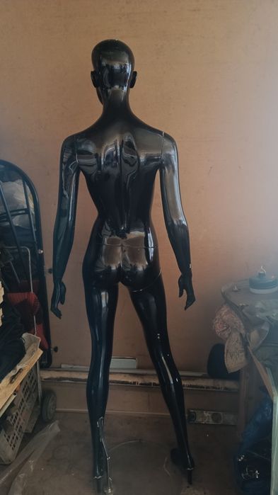 Продам манекен женский.