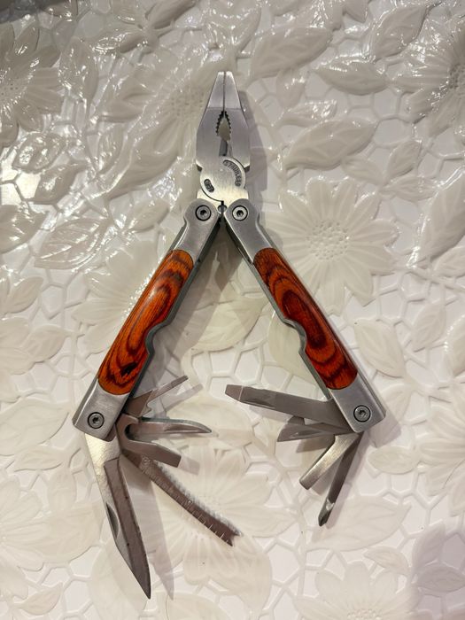 Компактни мултифункционални клещи 10 в 1