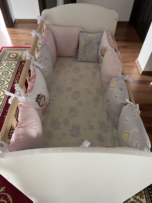 Манеж с бортиками