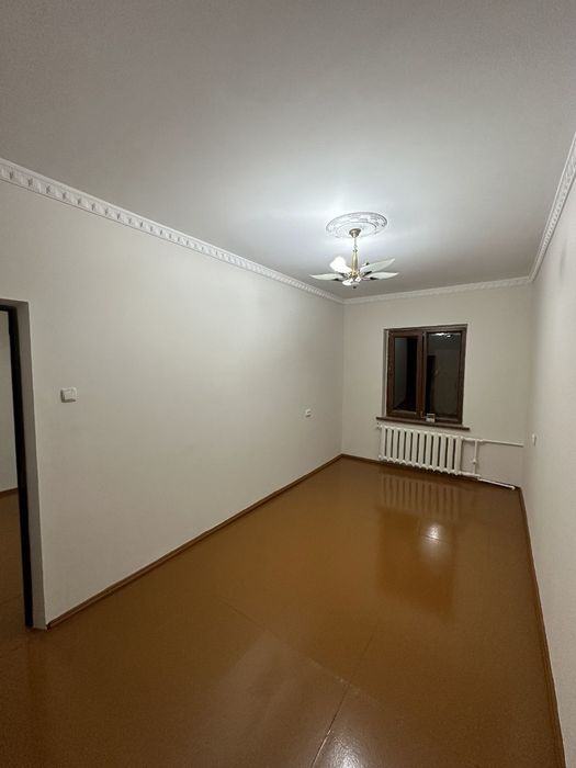 Chor su jar stadioni oldidagi 4 xonali uy