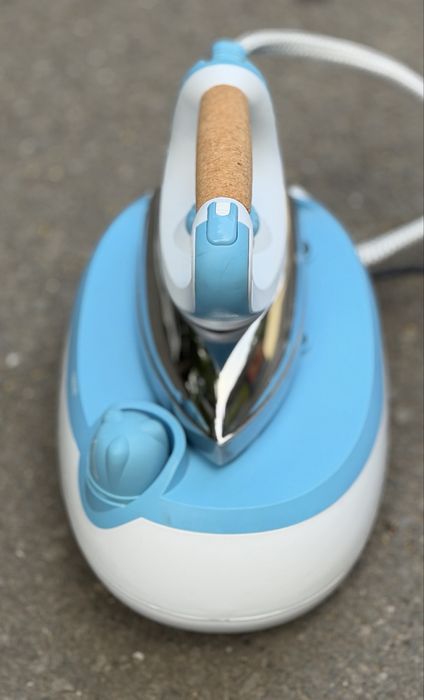 Парна ютия с парогенератор Black and Decker BR925, 1900W