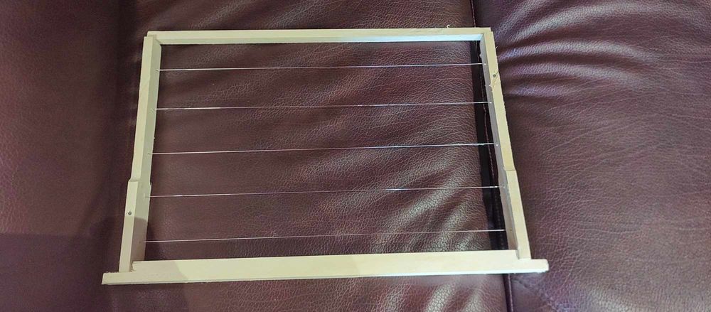 Vând rame stupi din Tei, 1/1 capsate și insârmate.