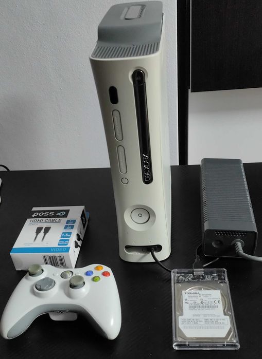 Xbox 360 modat ,43 de jocuri de top,GTA 5,Minecraft,NFS,maneta,cabluri