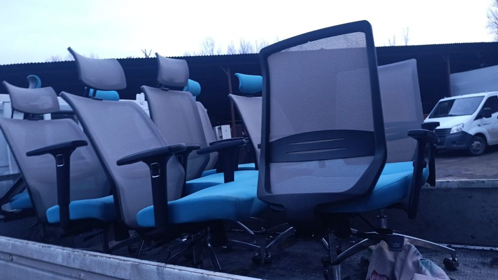 Офисные кресло разные