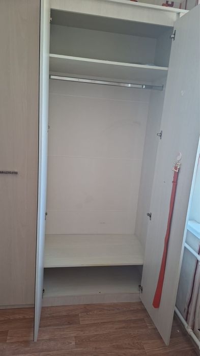 продам шкаф в спальню
