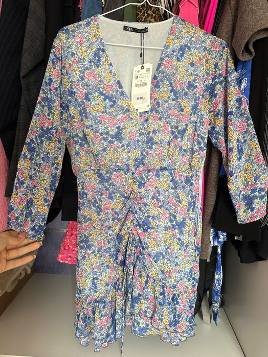 Чисто нова лятна цветна рокличка на Зара