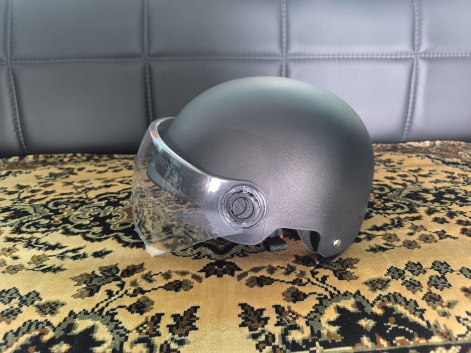 Мото шлем  черный простой