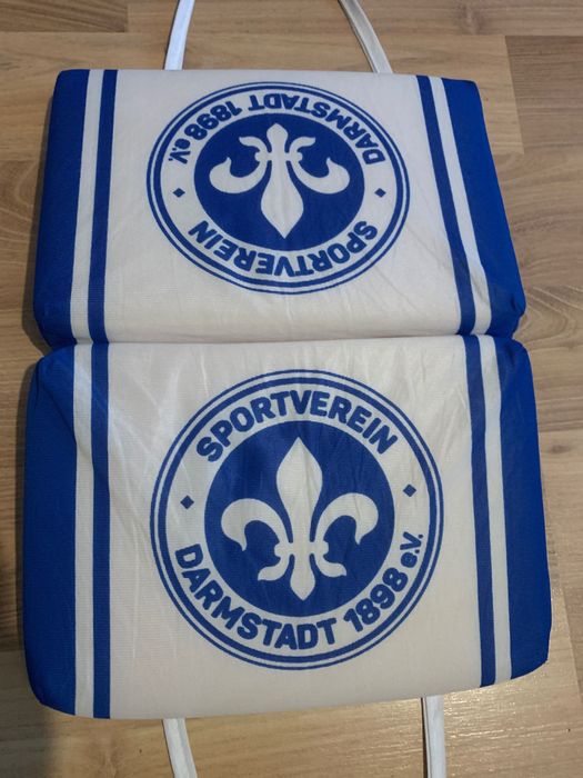 Фенски артикул възглавница на ФК Дармщад