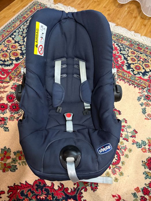Vând Scoică Chicco prindere ISOFIX