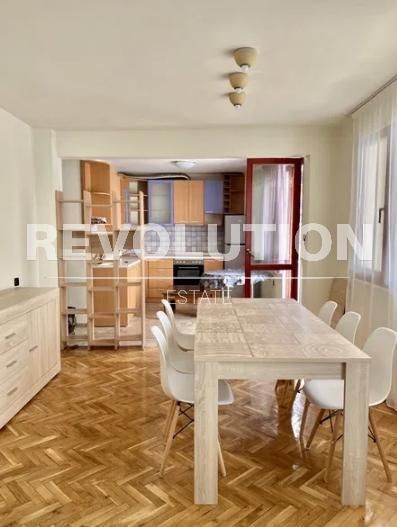 Дава се под наем Четиристаен апартамент в Варна, Център - 100 кв.м за 698.19 € - Снимка #1