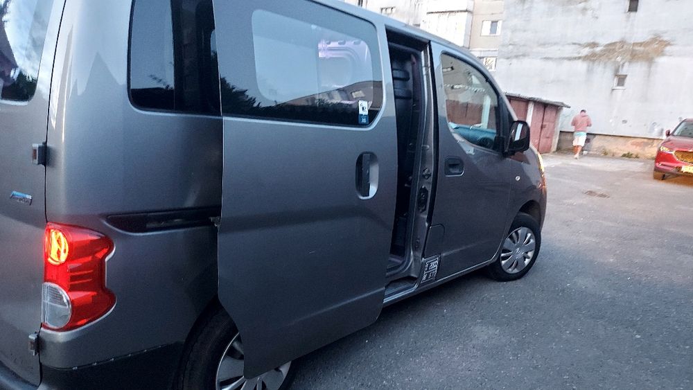 Vând nisan nv200