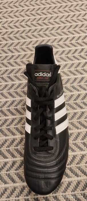 Чисто нови adidas бутонки