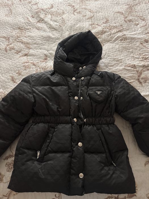 Женская куртка от Прада