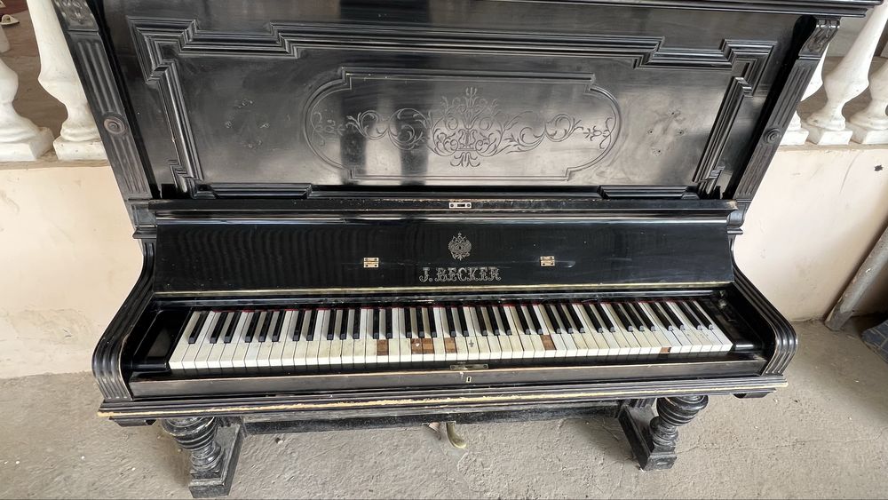 Upright J.Backer Pianino
