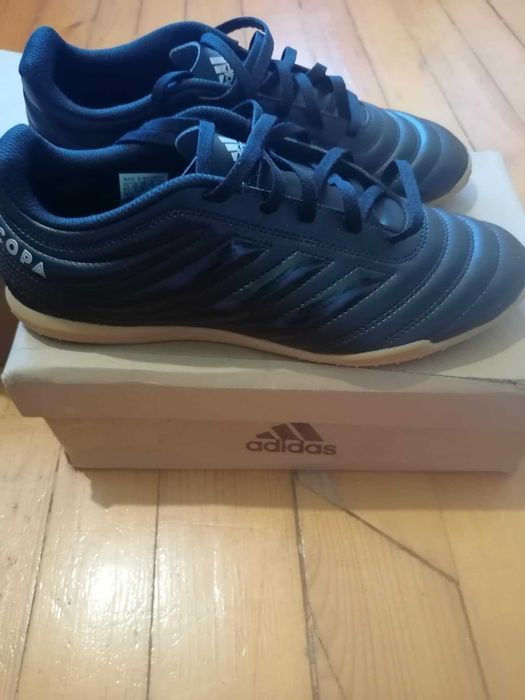 Чисто нови  маратонки 40.5и номер