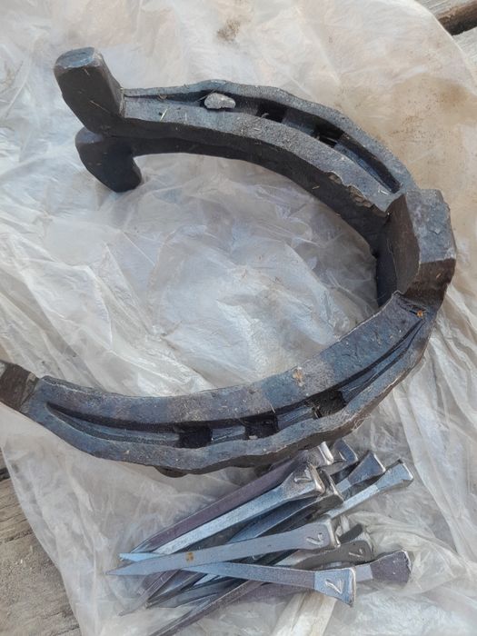 Продам подковы .