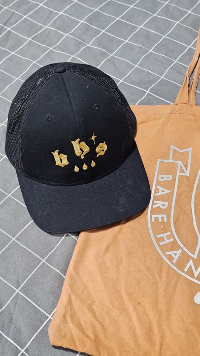 Шапка с права козирка BareШапка с права козирка Bare Hands Society - права козерка / snapback
