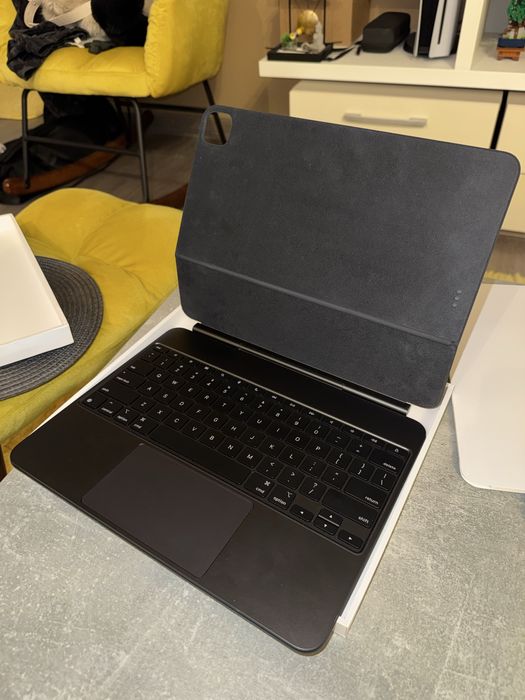 Magic Keyboard pentru Ipad Pro M4 13 inch, international