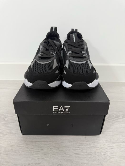 Продам кроссовки EA7