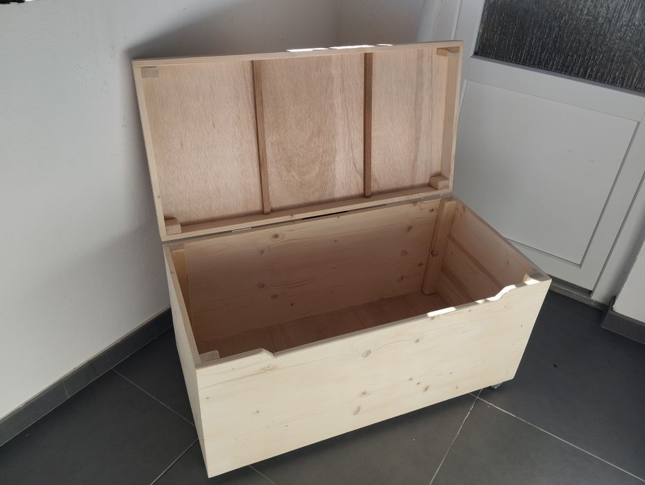 Cutie mare pentru depozitat ,jucării ,paturi lenjerii,cufăr