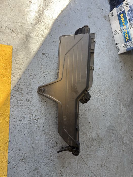 Carcasa filtru aer bmw f30 f31 f20 f21 f22 2.0d n47 143cp 184cp