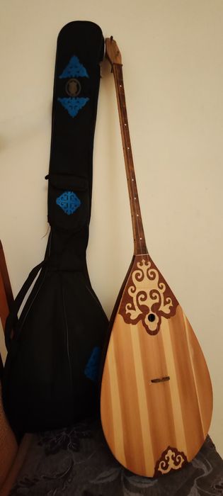 Домбыра сатылады