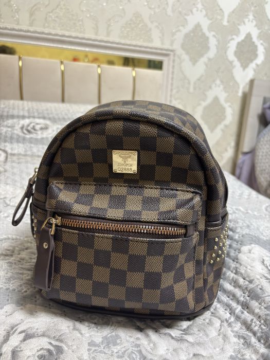 Продаю одежду на фото