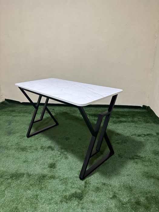 Стол в стиле лофт