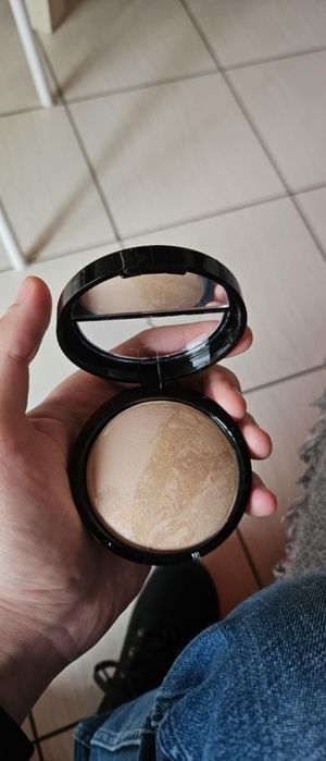 Fon de ten și consilier