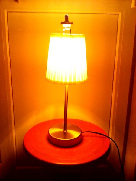 Настолна лампа --