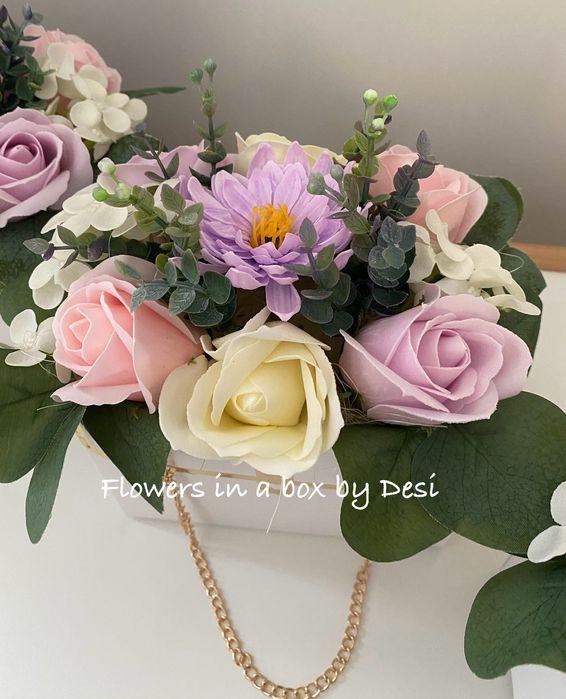 Аранжирани сапунени рози в кутии букет в кутия подарък цветя