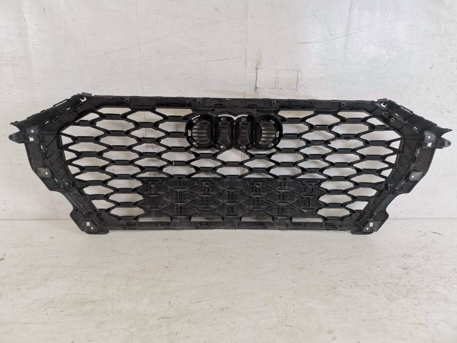 Ауди Кю3 / Audi Q3 F3 S-Line Оригинална предна решетка на радиатора в