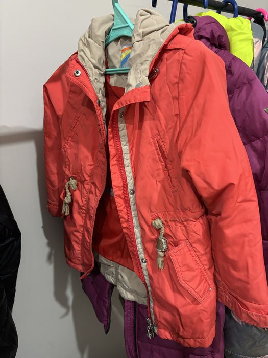 Продам куртки на девочек