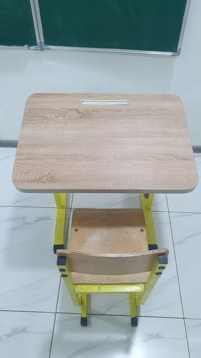 Yaxshi holatdagi maktab partalari sotiladi.