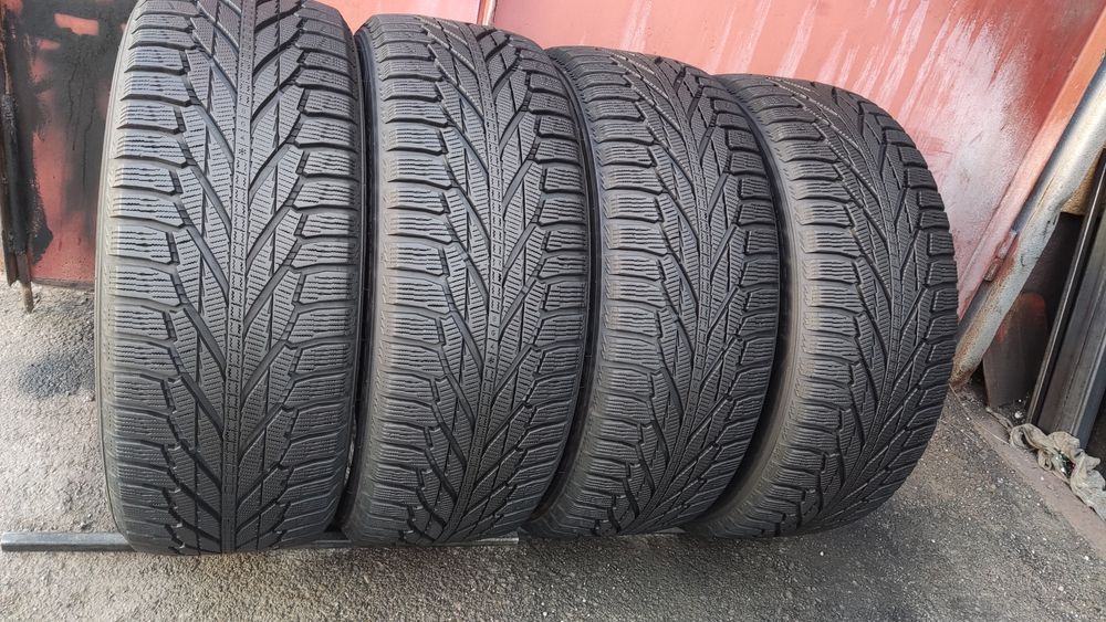 4бр. зимни гуми 245/50/20 Nokian Hakapelitta , SUV
dot23
8mm
Много доб
